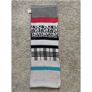 Anthropologie The Endery Barranco Scarf
Handcrafted in Peru!